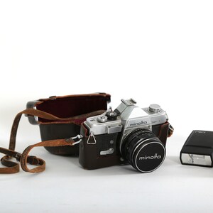 Vintage Minolta SR 1 camera with 55mm lens light meter & flash image 2