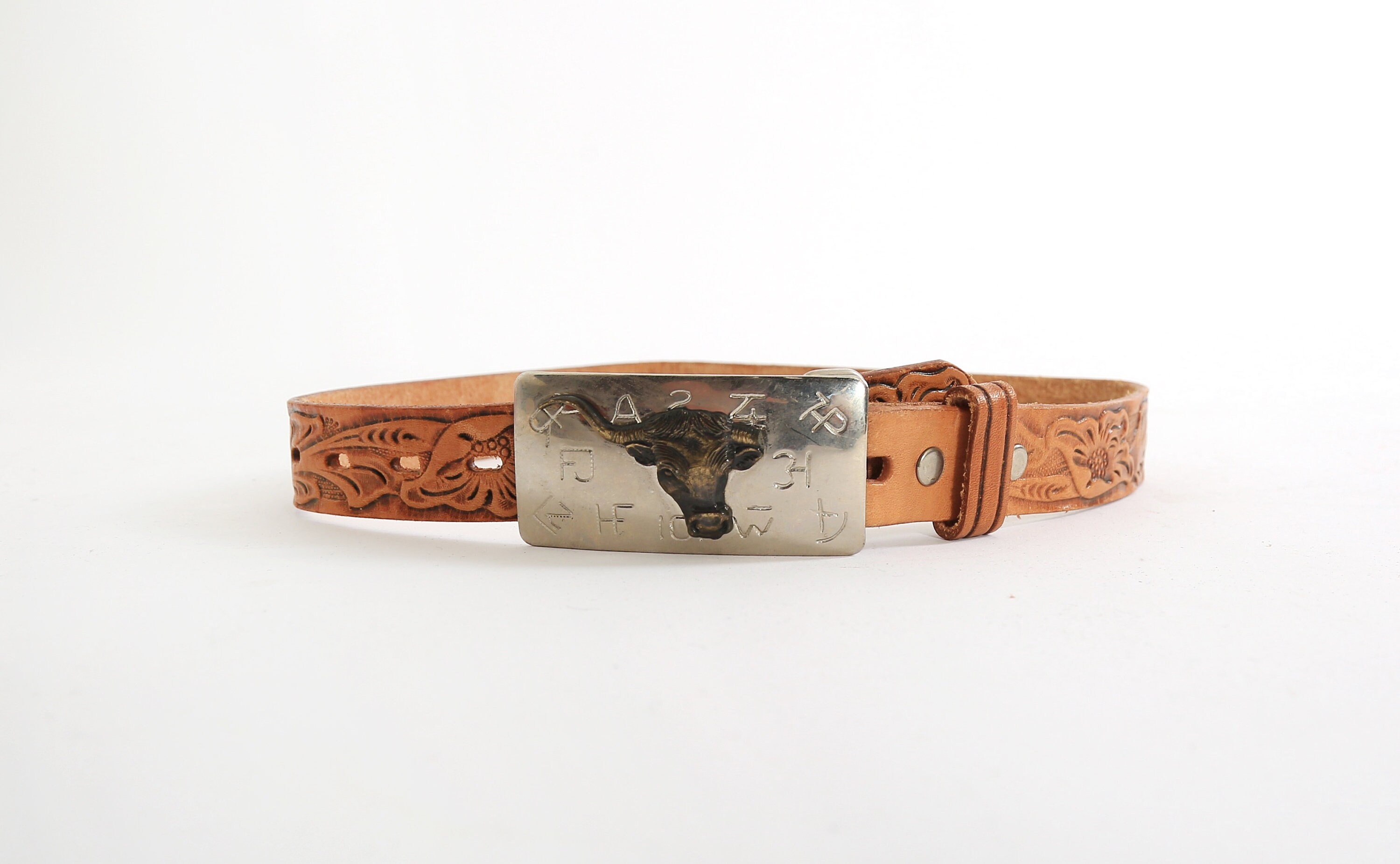 Chambers Hand Tooled Leather Belt, Silver Buckle Size 28 Vtg Chambers Hand Finished Tooled Distressed Leather Western  main image 2