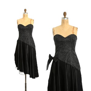 Vintage 90er bis 50er Jahre Schwarzes Glitzer asymmetrisches Satin-Cocktailkleid