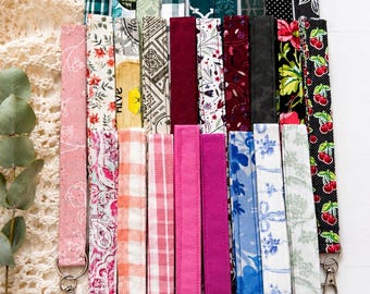Handgefertigte Handgelenktasche: Bietet Platz für Alltagsgegenstände, leicht, kompakt, verschiedene Designs