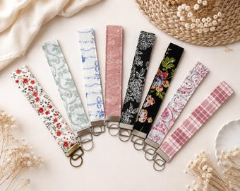 Handgefertigtes Armband mit Schlüsselanhänger