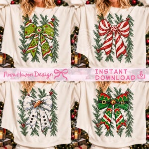 Puede incluir: Cuatro sudaderas color crema con gráficos navideños. Cada una muestra un lazo grande centrado sobre ramas de pino: un lazo verde estampado, un lazo a rayas rojas y blancas, un lazo de muñeco de nieve y un lazo de elfo verde.