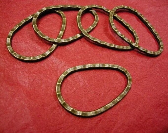 6pc Antique Bronze Metal Connector Links - 40mm x 26mm - Vintage Jewelry Findings, DIY Craft Supplies