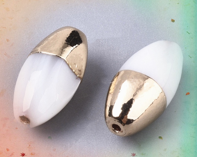 4PC 11X5mm  Natural Freshwater Shell Beadswith Light Gold Plated Brass Findings-Fj212