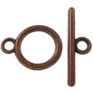 May include: A copper-toned metal toggle clasp with a round ring and a straight bar. The clasp is used for jewellery making.