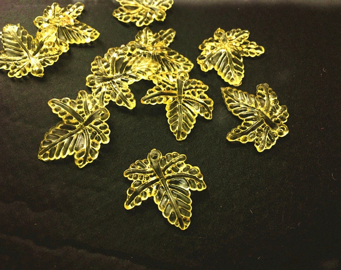 30pc 21x19mm yellow plastic leaf charms-3609