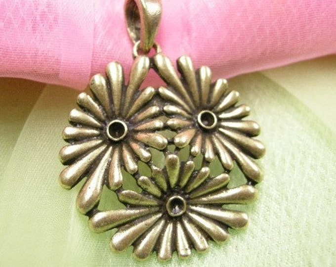 2pc antique brass metal flower pendant-3619
