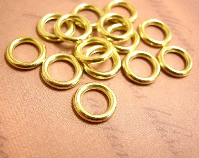 50pc 11mm gold finish acrylic round rings-851