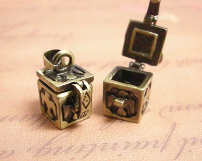 2PC fancy antique bronze metal prayer box pendant-7172