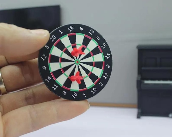 Miniature Dartboard with Darts – 1:12 Dollhouse Game Room Accessory, Mini Sports Decor, Tiny Wall Art