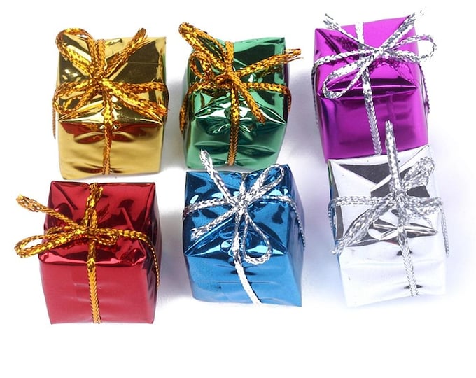 Mini Gift Box Ornaments – 15mm Shiny Present Decorations, Assorted Colors – Set of 5