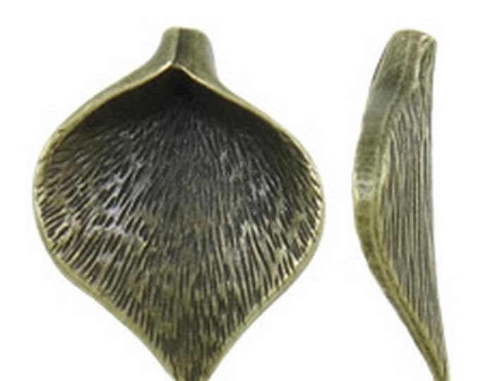 6pc 33x25mm antique bronze finish metal leaf beads-8469