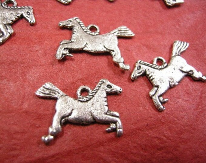 20pc antique silver finish metal horse pendant-1312x2