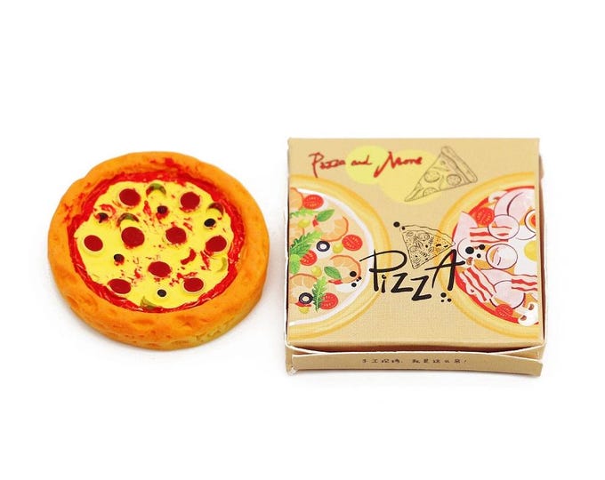 Dollhouse Miniatures: 1pc Mini Resin Pizza, Imitation Food, with Paper Box
