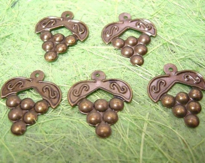 20pc antique bronze metal grape shape charm-1059