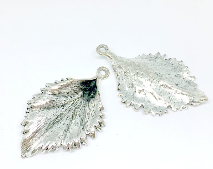 2pc 47x29mm antique silver finish  metal leaf pendants-5166i