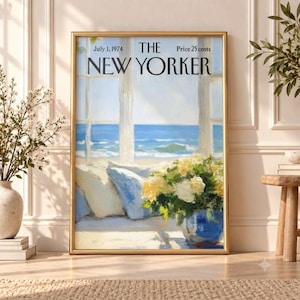 Könnte beinhalten: Ein gerahmter Druck des The New Yorker Magazin-Covers vom 1. Juli 1974 mit einem Ölgemälde einer Küstenansicht durch ein Fenster. Die Szene zeigt einen blauen Ozean, weiße Kissen auf einem Sims und eine blaue Vase mit gelben und weißen Blumen.