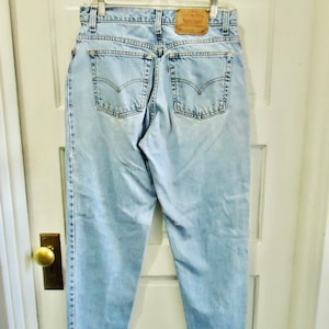 Vintage 90s LEVI 550 Relaxed Fit Tapered Leg Distressed Denim Jeans sz 32&quot; Waist x 28.5&quot; Length