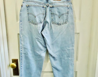 Vintage 90s LEVI 550 Relaxed Fit Tapered Leg Distressed Denim Jeans sz 32" Waist x 28.5" Length