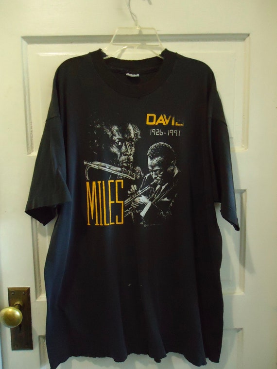 Miles davis graphic tshirt - Gem Miles davis graphic tshirt - Gem