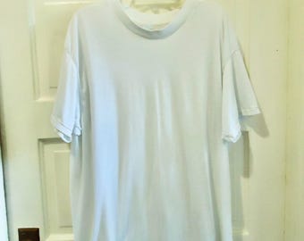 Vintage 90s PLAIN White Crewneck T Shirt Classic Style DISTRESSED Soft Authentic Fit sz L/XL
