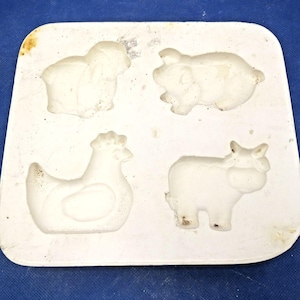 Kimple Vintage 1985 Farm Animal Magnet Slip Mold #894
