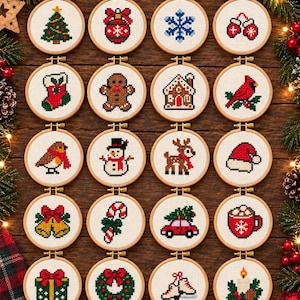 Puede incluir: Una colección de veinte bastidores de bordado circulares de madera, cada uno con un diseño de punto de cruz único con temas navideños como un árbol de Navidad, hombre de jengibre, muñeco de nieve, reno, bastón de caramelo y corona.
