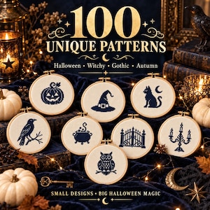 Può includere: Una collezione di otto telai da ricamo circolari con disegni a punto croce blu scuro su tessuto bianco, tra cui zucca, cappello da strega, gatto, corvo, calderone, cancello, candelabro e gufo, con il testo 100 UNIQUE PATTERNS.