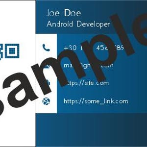 Può includere: Un biglietto da visita rettangolare con una sezione bianca a sinistra con due codici QR blu e una sezione blu scuro a destra. Il testo riporta Joe Doe, Android Developer, un numero di telefono, un indirizzo email e due link web.