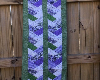 Hexagon Braid Machine Quilted Table Runner using Lavender Blessings by Debbie Beavers for Robert Kaufman -  Home Decor