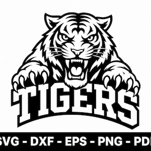 Könnte beinhalten: Eine schwarz-weiße grafische Illustration eines fauchenden Tigerkopfes mit entblößten Zähnen und ausgestreckten Krallen. Das Wort TIGERS ist in fetten Großbuchstaben unter dem Tiger gedruckt. Unten steht der Text SVG - DXF - EPS - PNG - PDF.