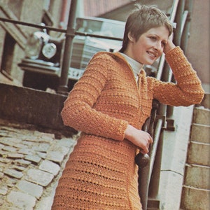 Women's Hooded Tunic - Vintage Crochet Pattern - 1970's original Skimmer - Long Sweater with zipper and hood (73B5)