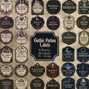 Può includere: Una collezione di quarantotto etichette decorative per pozioni disposte su otto fogli, caratterizzate da design scuri e ornati con tipografia gotica e titoli come Rosewater Curse, Velvet Valentine e Midnight Vow su uno sfondo strutturato.