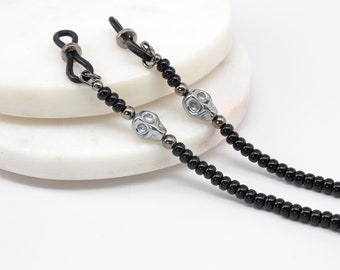 Black beaded glasses chain with skull accent for holding readers or sunglasses; for men or women; FAST SHIPPING