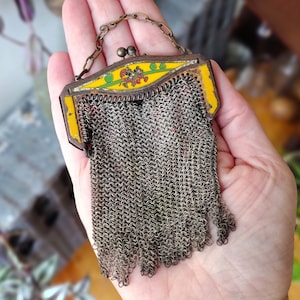 Raro monedero antiguo de malla de Disney Whiting Davis de la década de 1930, con diseño de Mickey y Minnie Mouse esmaltado en colores vivos. Monedero con cadena, hecho en EE. UU., accesorios antiguos.