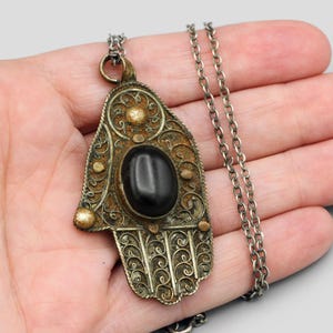 Raro ciondolo antico in metallo Hamsa su catena in argento sterling 925, design rustico a filigrana, amuleto portafortuna a forma di mano di Fatima, protezione Judaica