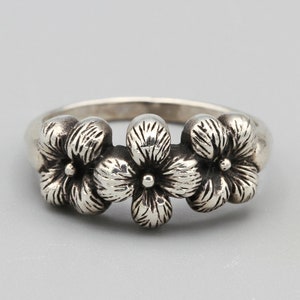 Sterling Floral Band Ring Size 7, Dimensional Flowers Silver Band Ring, Vintage 925 Silver Floral Ring, Sculptural Embossed Flowers Ring