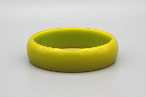 Pea Green Bakelite Bangle, Wide Smooth Bakelite B… - image 8