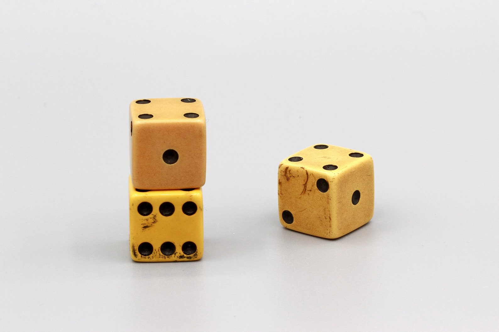 Vintage Bakelite Dice Set of 3 Pieces Yellow Black Plastic Etsy