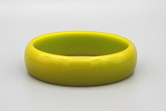 Pea Green Bakelite Bangle, Wide Smooth Bakelite B… - image 5