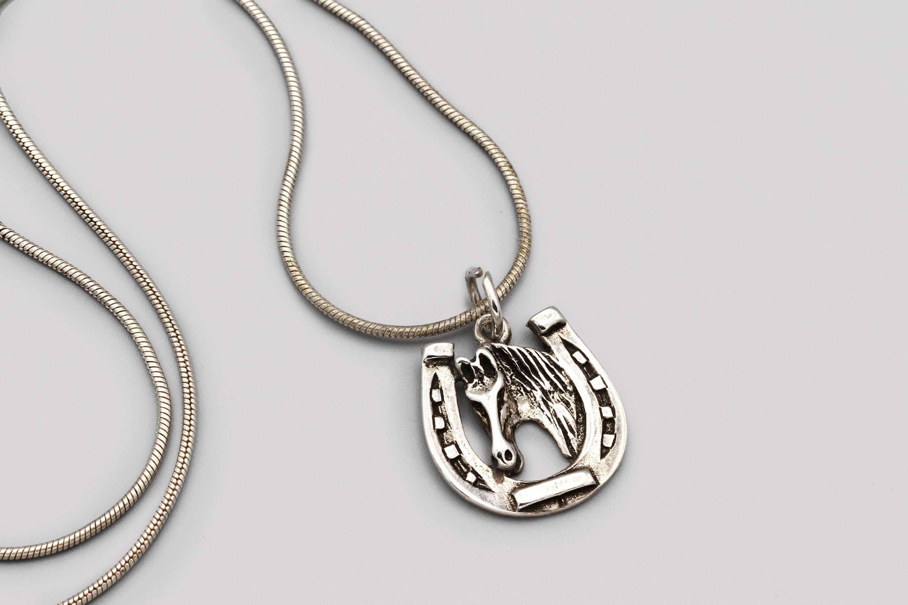 月と太陽 horse shoe necklace【予約】 – Yukari Shiomi -YUKARIS-