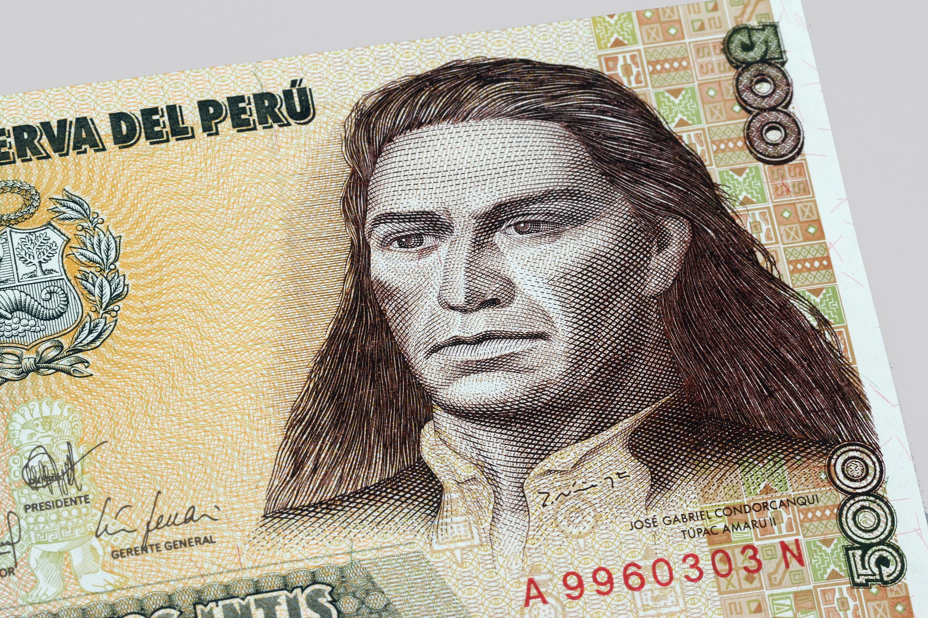 ペルー紙幣 3 枚、1000 インティス 1988 年、500 インティス 1987 年