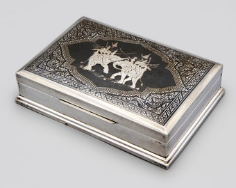 ZELDZAME geteste 880 zilveren Thaise Siam Niello doos, ondertekend Sterling 330 gram Snuisterijdoosje, ingewikkeld ontwerp geëtste oorlogsolifanten, met hout beklede doos