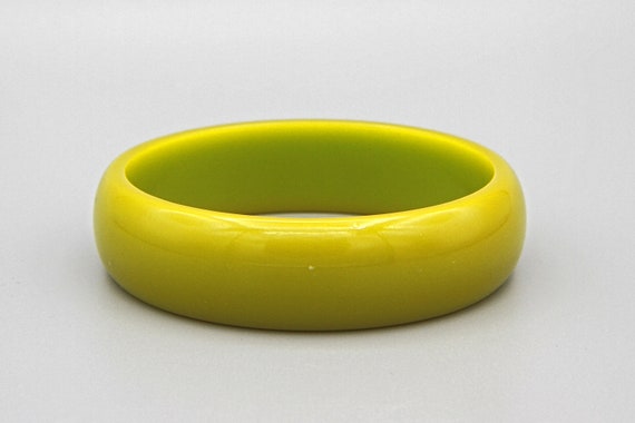 Pea Green Bakelite Bangle, Wide Smooth Bakelite B… - image 3