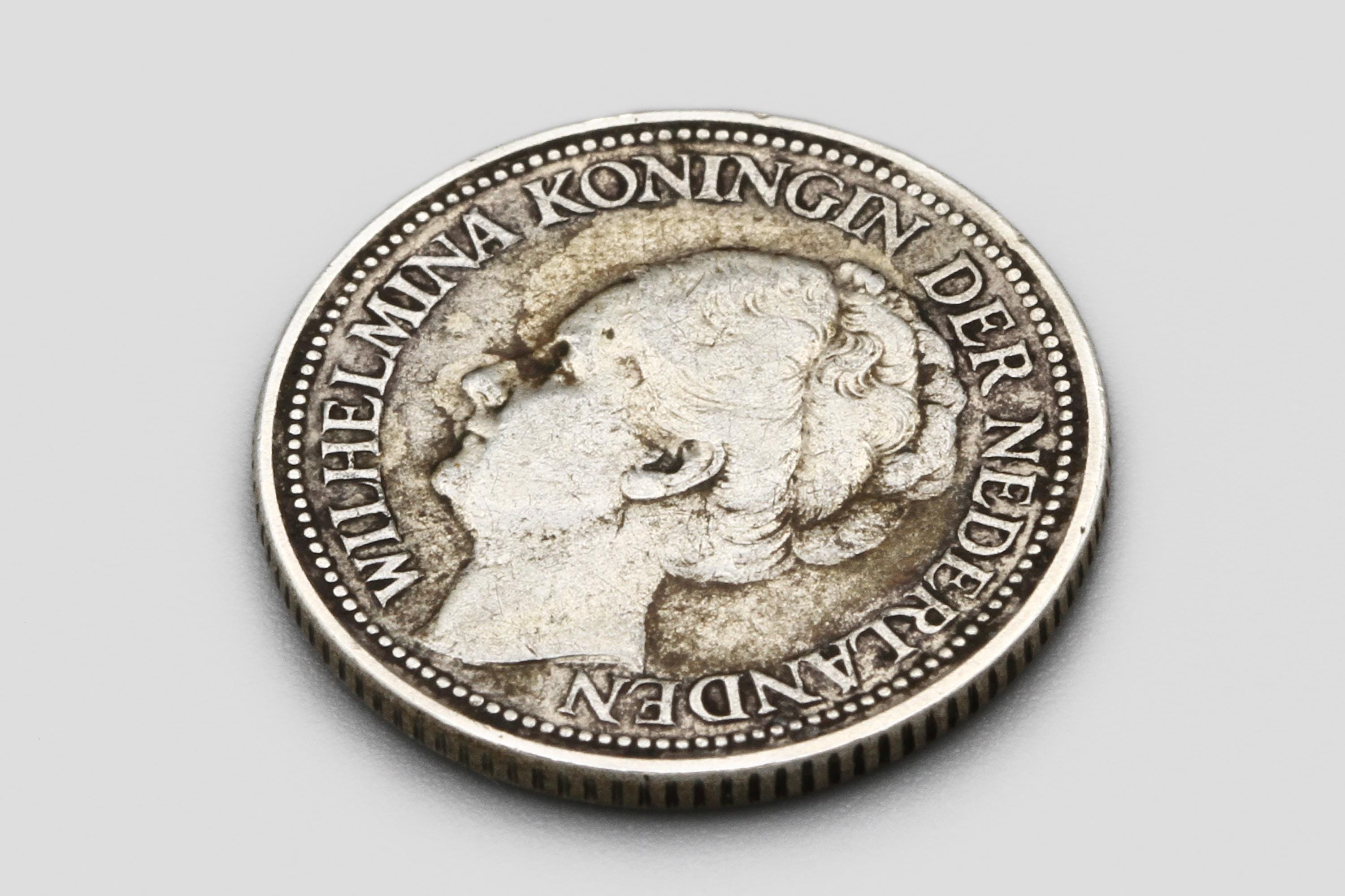 オランダ 25セント硬貨（1928年）、0.640ドル銀貨、ウィルヘルミナ女王