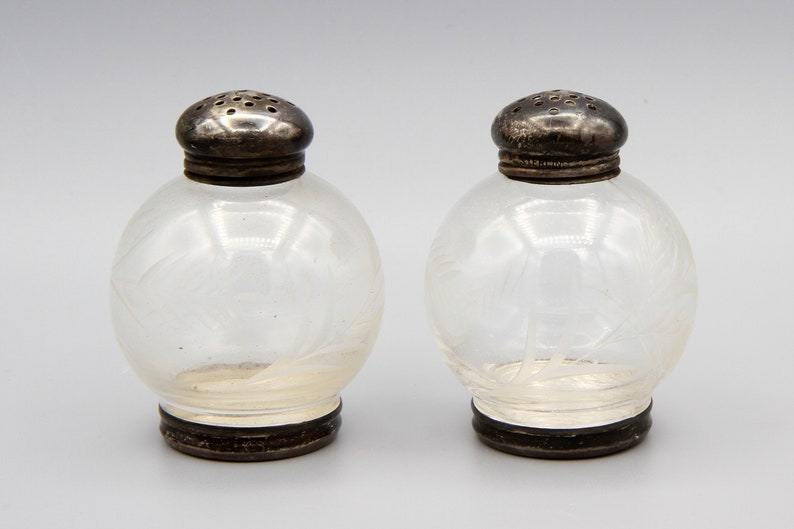 Frank M Whiting Small Sterling Silver Bottles Antique 1900s Victorian Home Decoration Etched Glass Salt And Pepper Vintage Shakers Set
