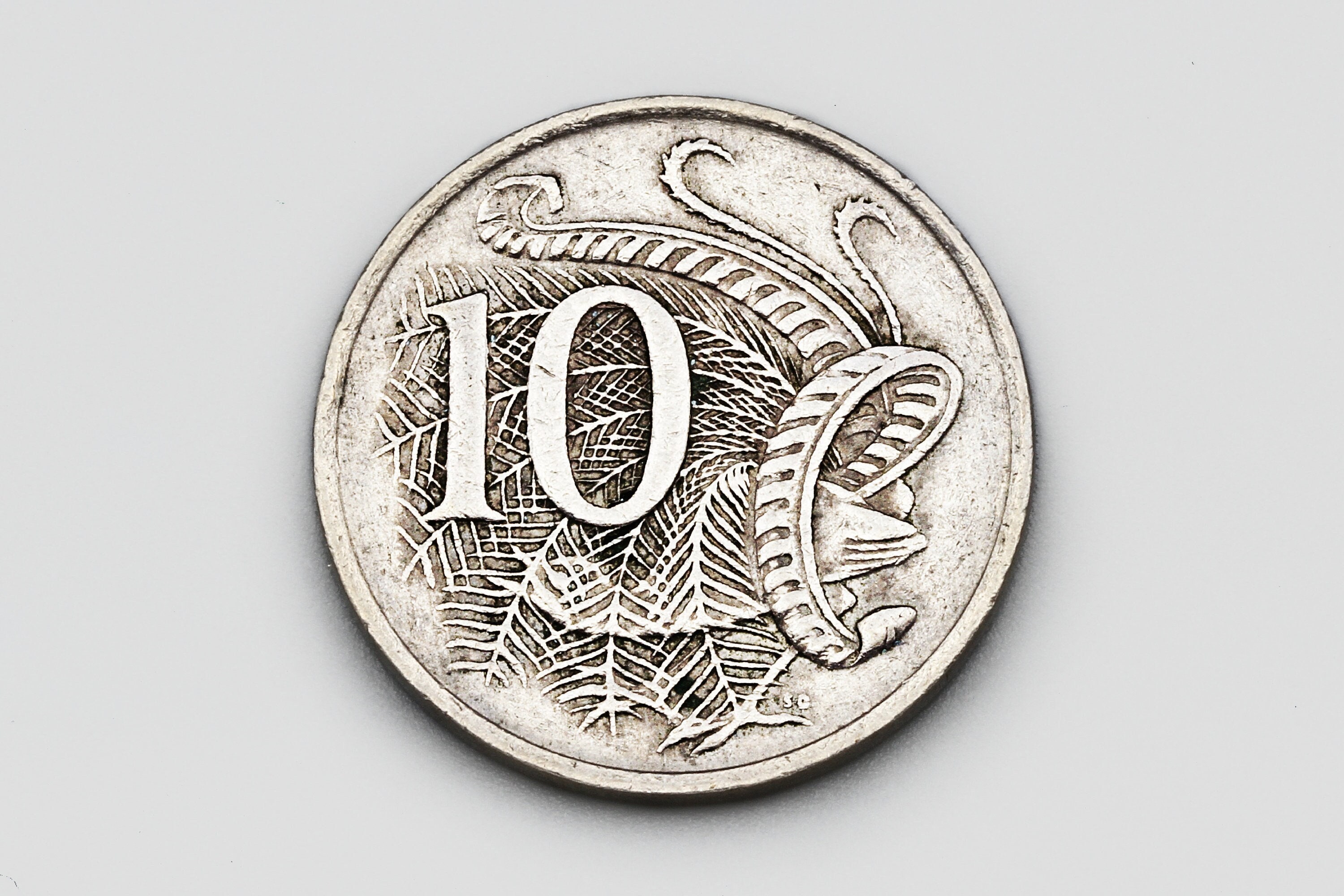 1975年オーストラリア10セント硬貨、エリザベス2世肖像画、イギリス銅