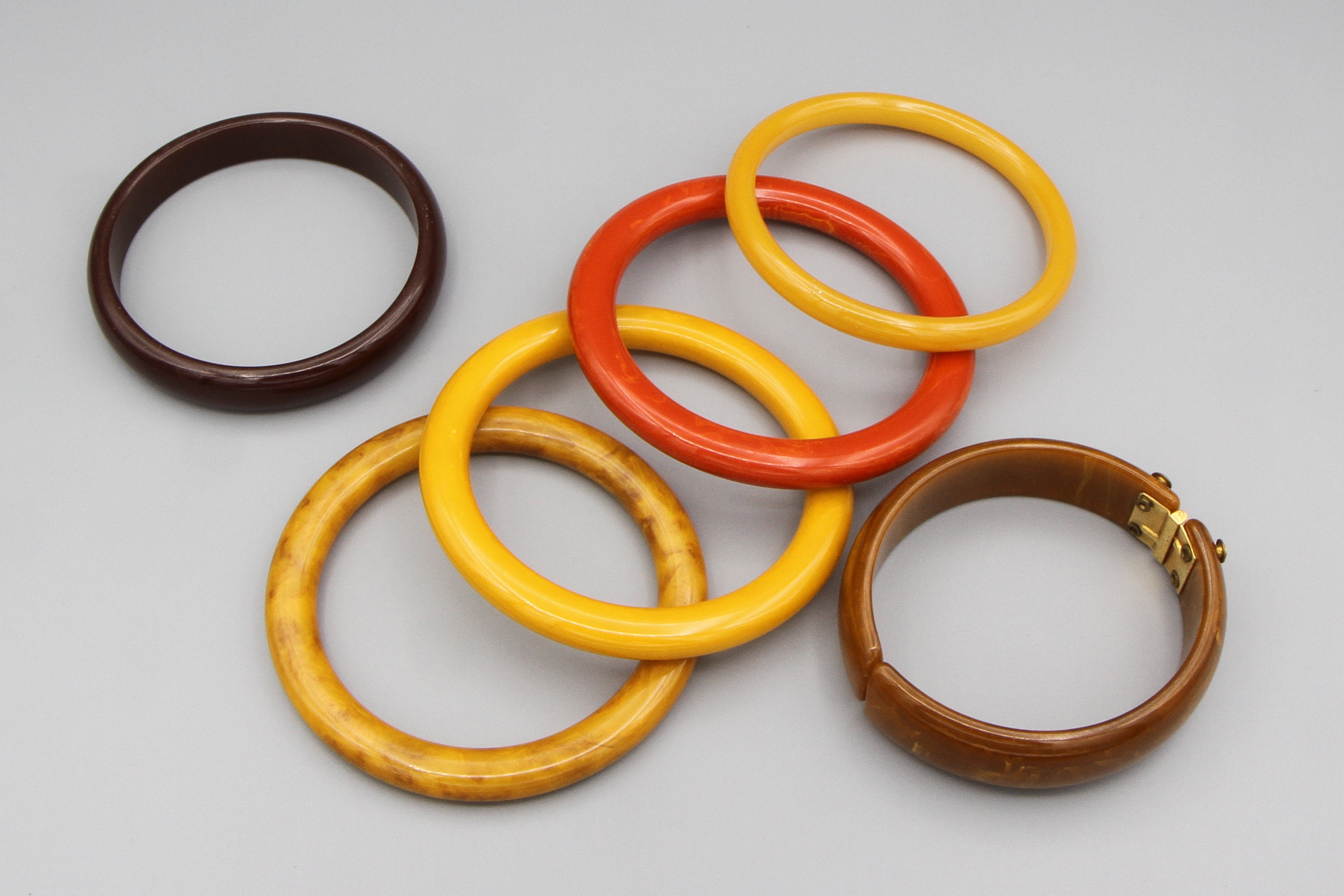 レッドトマトのベークライトバングル、滑らかなダークバーミリオンの