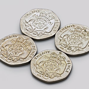 イギリス　記念　硬貨 636. 1982年 イギリス エリザベス二世 1ペニー コイン - メルカリ