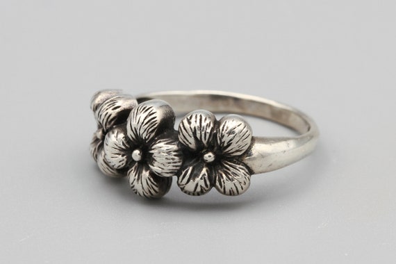 Sterling Floral Band Ring Size 7, Dimensional Flo… - image 7